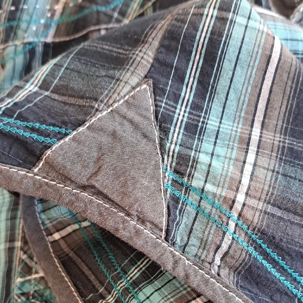 BKE Men's Teal and Black Plaid Button Down Shirt.  Size Large. - Picture 11 of 13